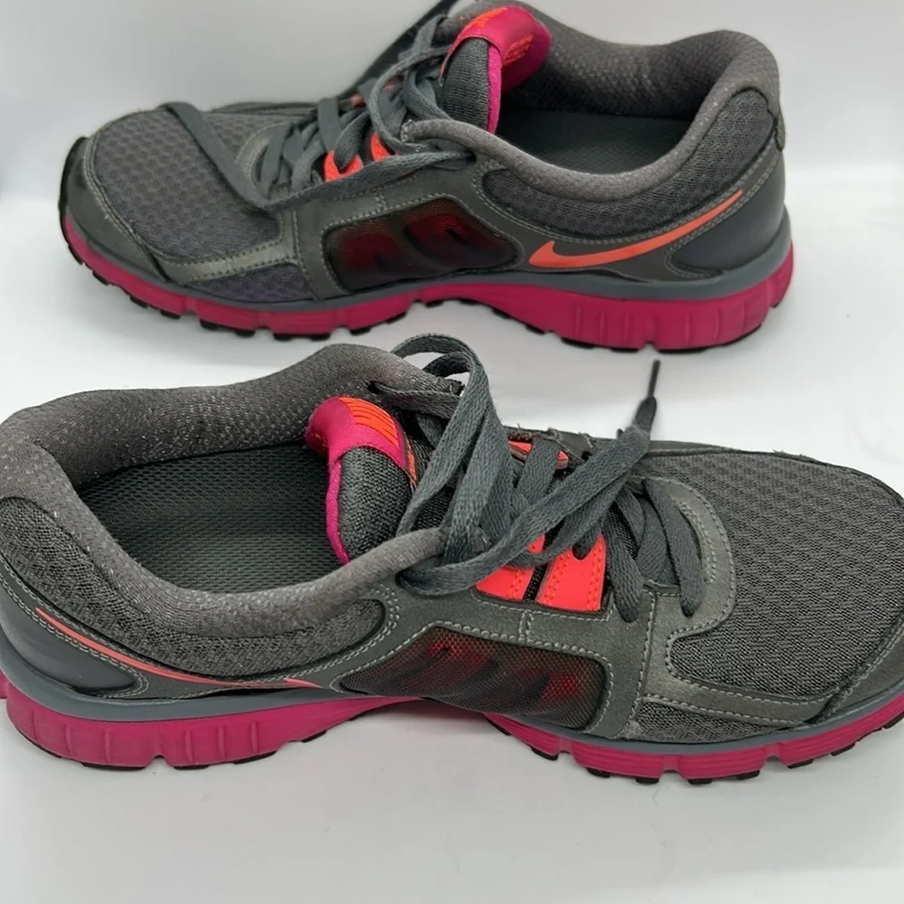 Nike Women's Gray and Hot Pink dual fusion ST2 Athletic Shoes